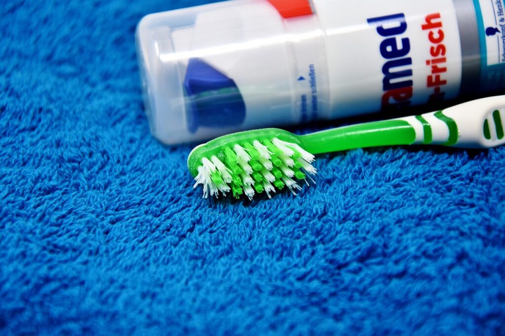 toothbrush, toothpaste, bristles-3090010.jpg